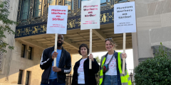 Image of museum workers on strike. Photo Credit: Javier Pierrend